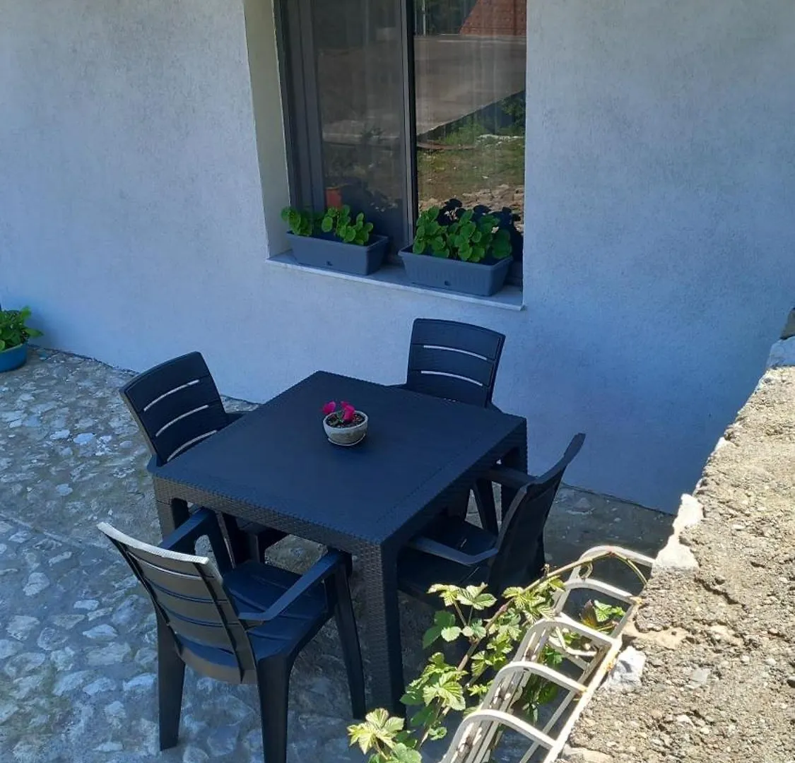 Apartment Tiny Home At The Castle Shkoder