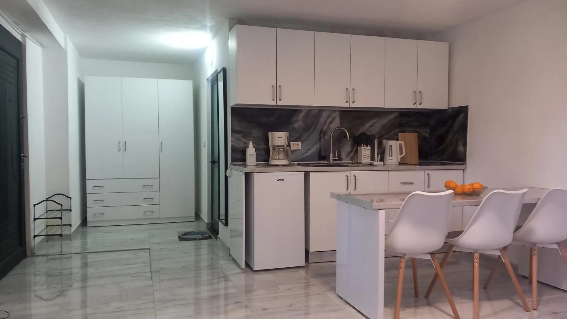 Apartment Tiny Home At The Castle Shkoder