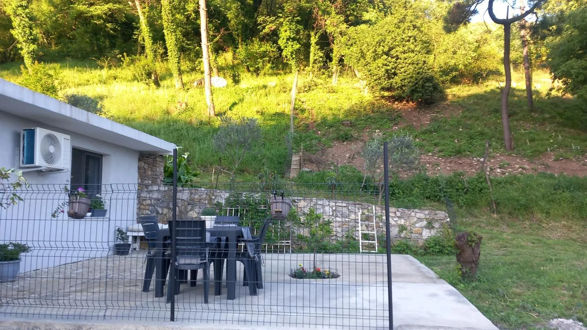Tiny Home At The Castle Shkoder 0*,