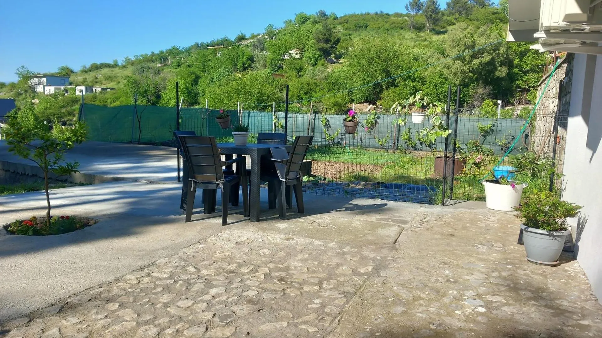 Tiny Home At The Castle Shkoder