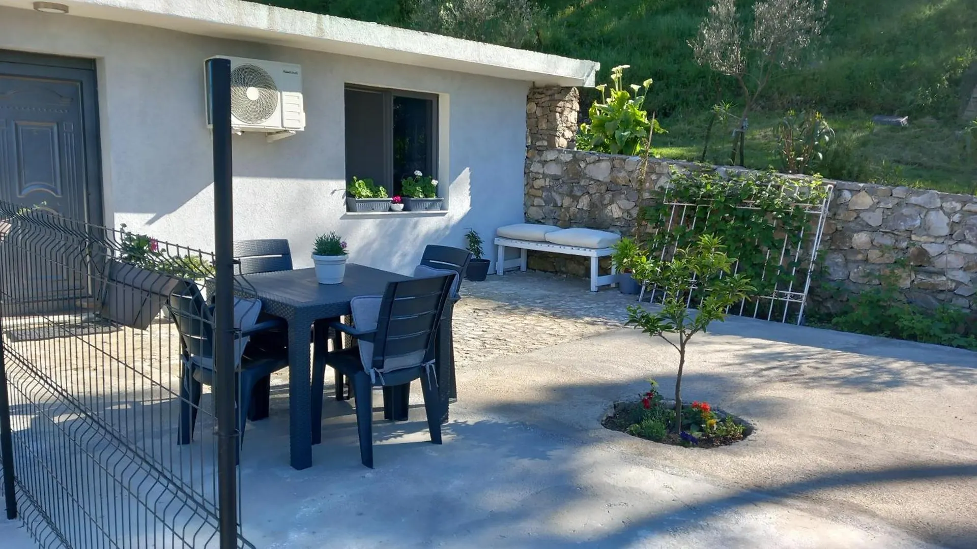 Apartment Tiny Home At The Castle Shkoder