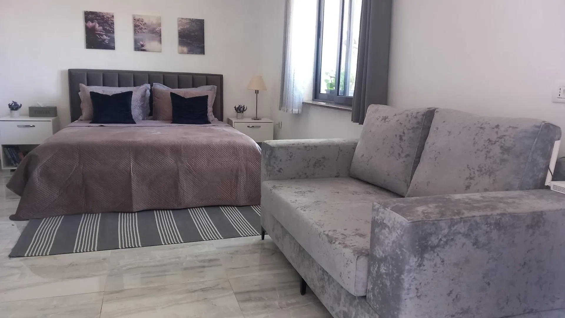 Apartment Tiny Home At The Castle Shkoder